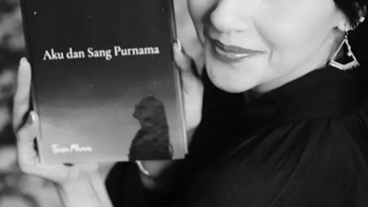 6 Potret Tsania Marwa Merilis Buku, Tumpahkan Isi Perasaannya dalam Karya Tulis