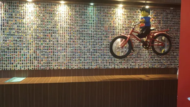 Dinding di ruang resepsionis Legoland Malaysia Hotel