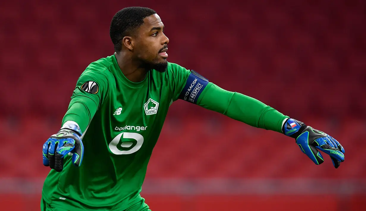 Mike Maignan. Untuk mengisi posisi yang ditinggalkan Gianluigi Donnarumma, AC Milan bergerak cepat dengan mendatangkan kiper andalan Lille saat meraih gelar Ligue 1 musim lalu, Mike Maignan. Ia dikontrak selama 5 musim dengan biaya sebesar 15 juta euro. (Foto: AFP/John Thys)