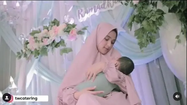 6 Potret Akikah Anak Pertama Nadya Mustika dan Rizki D'Academy, Penuh Kebahagiaan