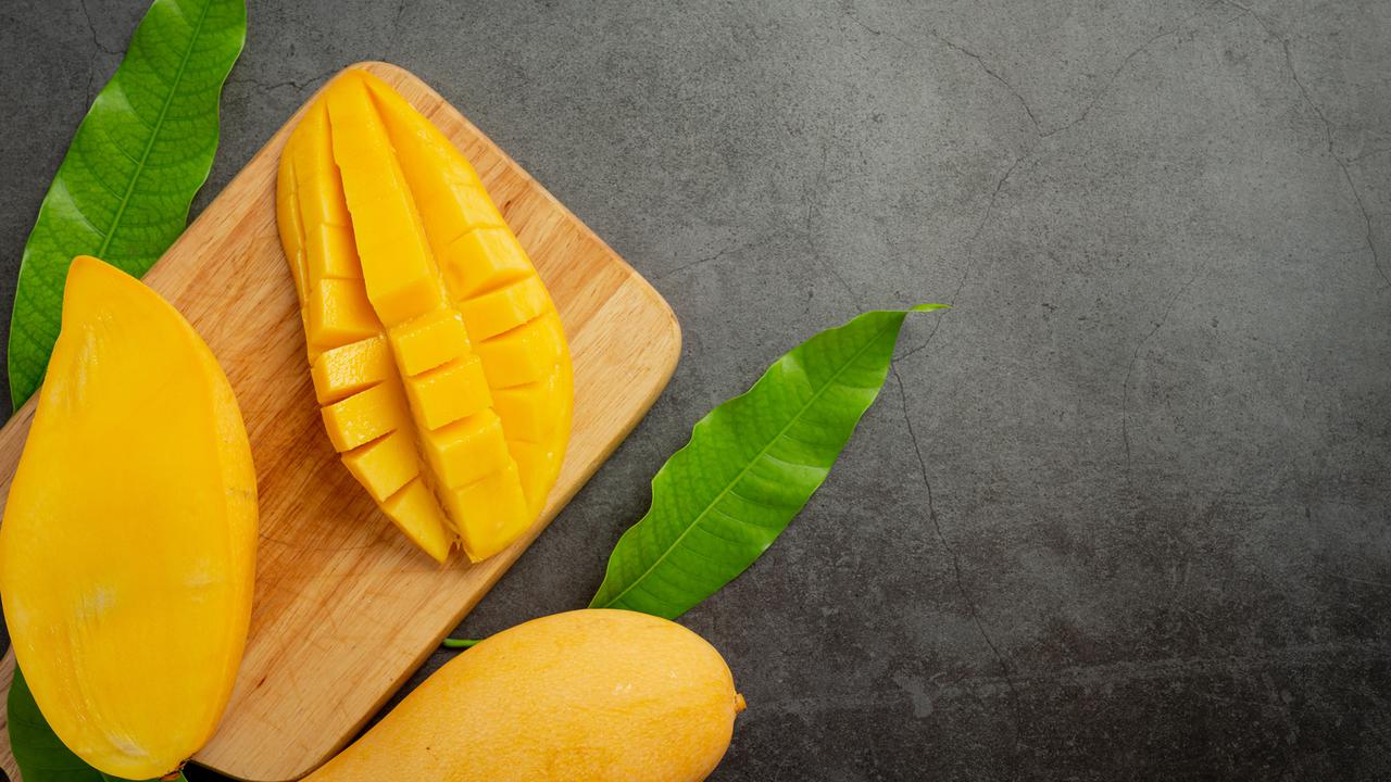 6 Resep Bumbu Rujak Buah, Rasa Pedas Khas Setiap Daerah Bikin Ketagihan