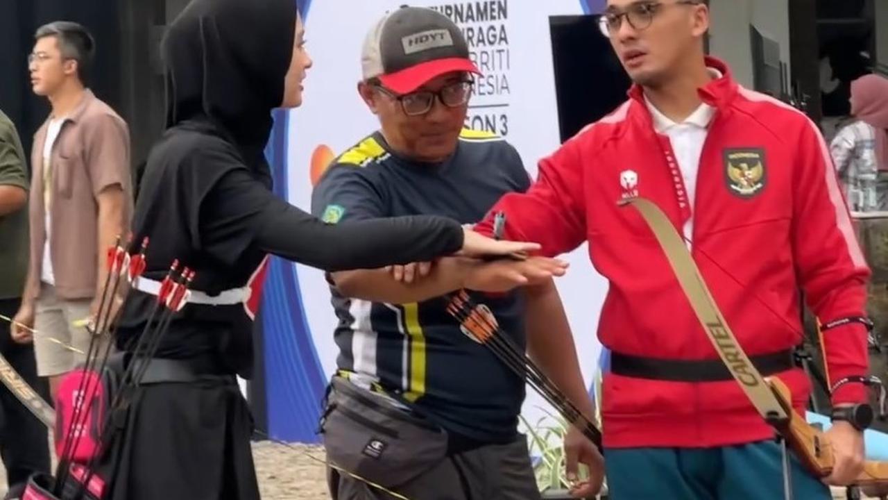 Sikap Inara Rusli ini memicu berbagai komentar dari warganet yang kurang senang. Banyak yang berpendapat bahwa sikap Ricky Harun sudah tepat karena menjaga jarak.<br><br>
