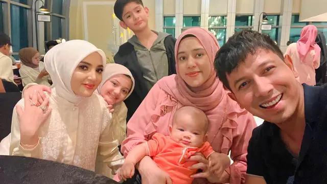 7 Potret Keluarga Hermansyah Gelar Buka Bersama, Dihadiri Banyak Selebriti