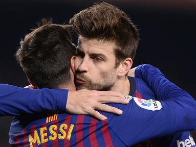 Lionel Messi memang seorang pribadi yang tertutup. Namun jangan salah, ternyata ia banyak mempunyai teman dekat di Barcelona. Ketika ujung kariernya selama 17 tahun di Barcelona berakhir, momen indah bersama 9 rekannya berikut akan jadi kenangan La Pulga. (Foto: AFP/Josep Lago)