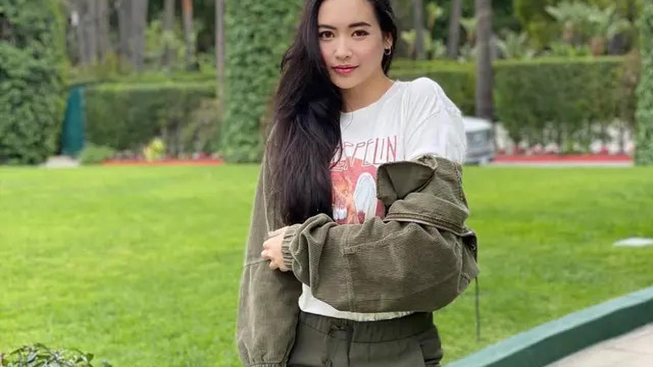 7 Inspirasi Outfit Warna Hijau Ala Elvira Devinamira, Pilihan di Cannes 2025 Curi Perhatian