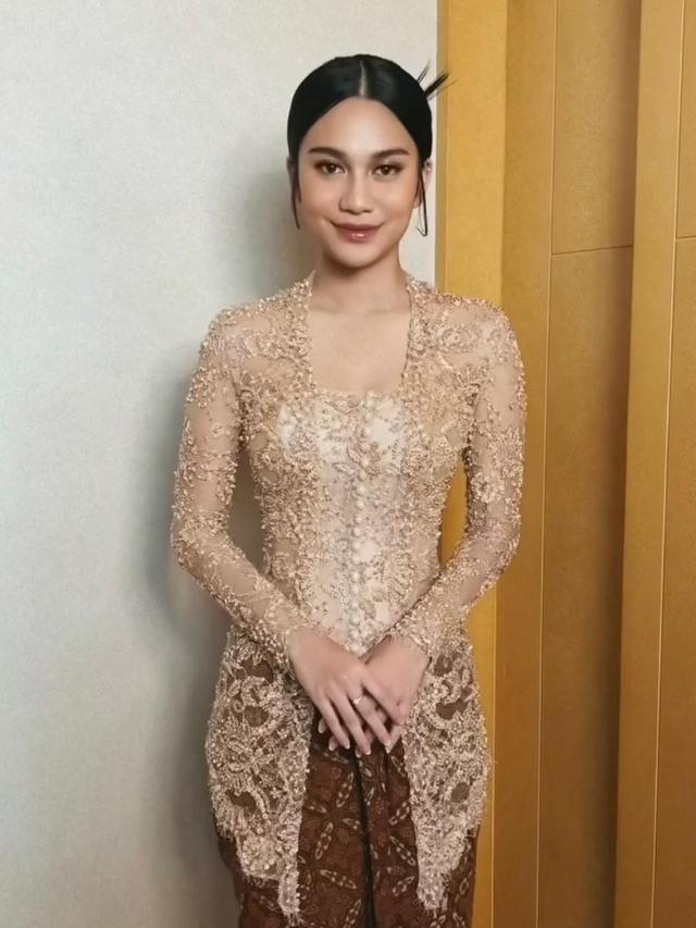 6 Adu Gaya Azizah Salsha dan Mahalini Kenakan Kebaya, Duo Istri Muda Jadi Bridesmaid Aaliyah Massaid
