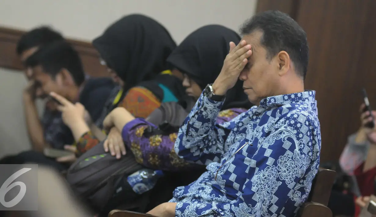 Edy Nasution sebelum menjalani sidang di Pengadilan Tipikor, Jakarta (8/12). Edy juga menerima uang sebesar Rp 100 juta dari Doddy Ariyanto Supeno. (Liputan6.com/Helmi Affandi)