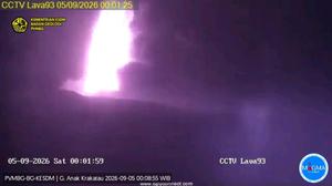 Gunung Anak Krakatau Erupsi 10 Kali Sejak Jumat
