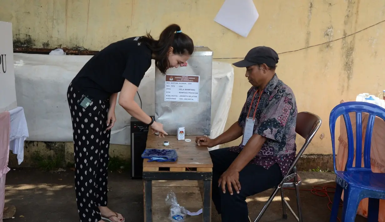 Sebagai warga DKI, Luna Maya berharap siapapun yang terpilih, akan memberikan dampak positif demi kebaikan kota Jakarta. Ia juga siap mendukung program gubernur baru DKI Jakarta yang terpilih. (Adrian Putra/Bintang.com)