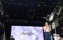 Tampil Manis dan Penuh Pesona, Christie Hibur Penonton KapanLagi Buka Bareng BRI Festival 2025