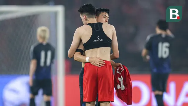Foto: Sama-Sama Berkarier di Liga Inggris, Justin Hubner dan Wataru Endo Saling Tukar Jersey setelah Laga Timnas Indonesia Vs Jepang