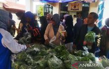 Hemat Rp10 Ribu per 5 Kg Beras! Gerakan Pangan Murah Kadin Kalsel Diserbu Ratusan Warga