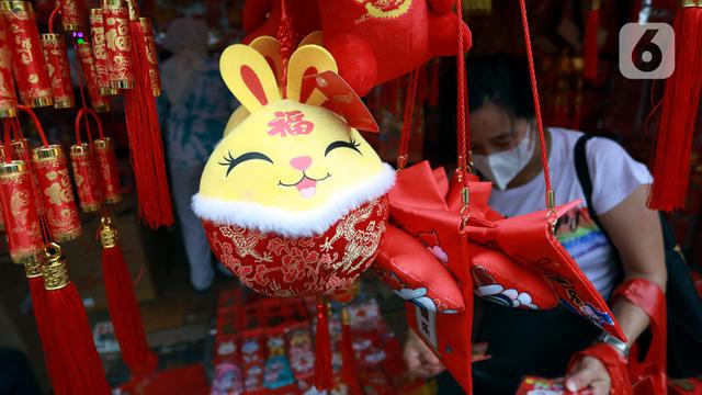 Semarak Penjualan Pernak Pernik Imlek di Kawasan Pecinan Jakarta