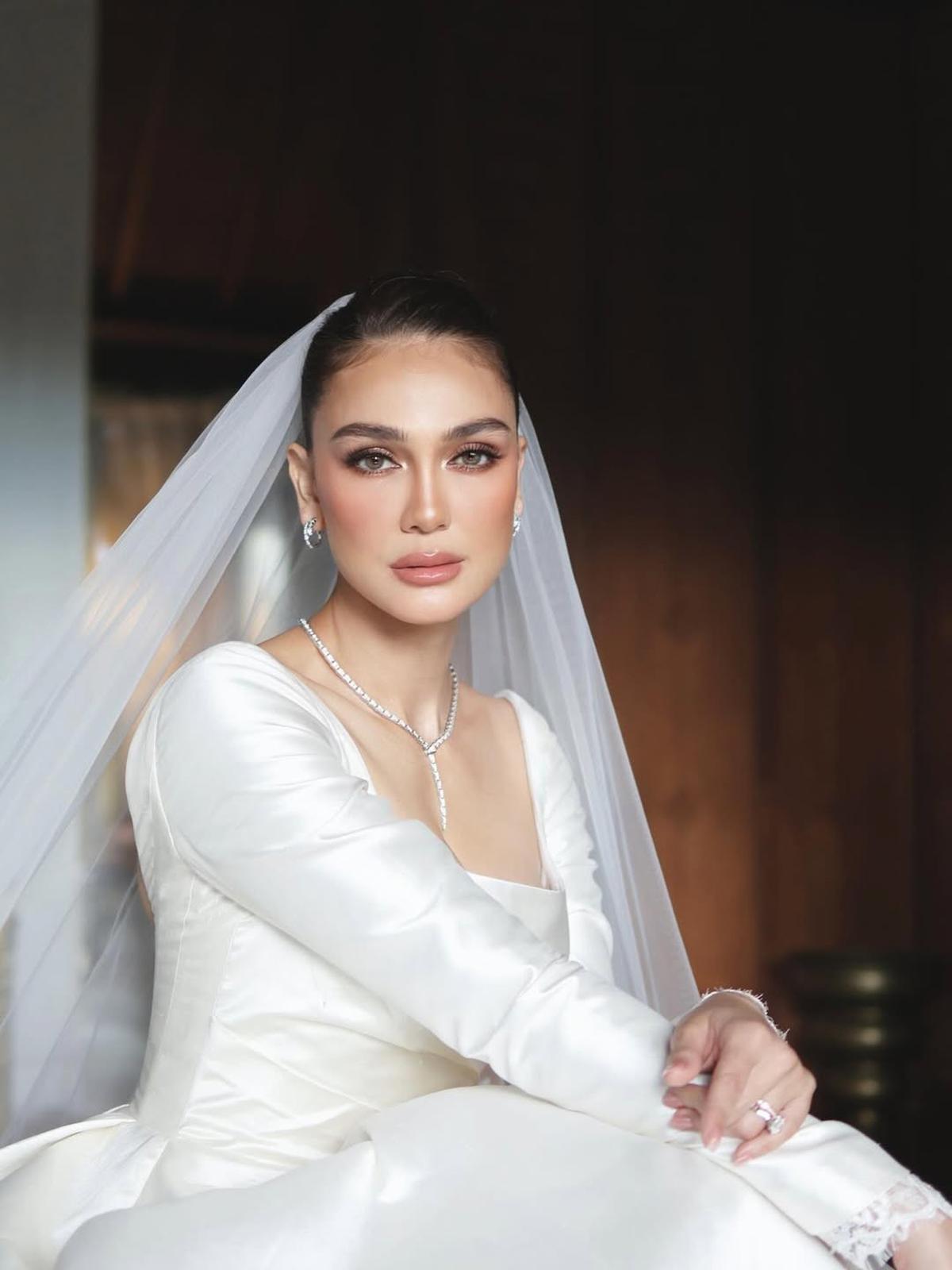 Makeup Luna Maya