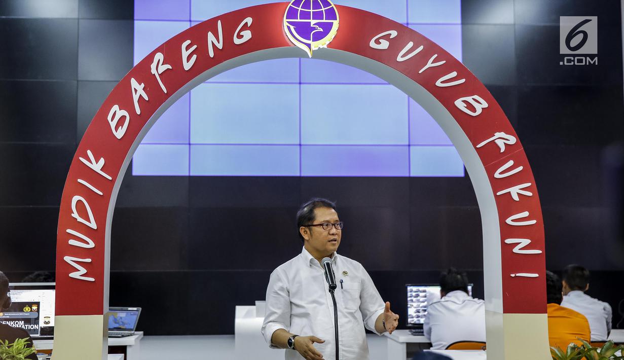 Menkominfo Rudiantara memberikan paparan sebelum peluncuran program Ayo Mudik di Kemenhub, Jakarta, Kamis (15/6). Aplikasi itu bertujuan untuk mendukung kelancaran mudik 2017. (Liputan6.com/Faizal Fanani)