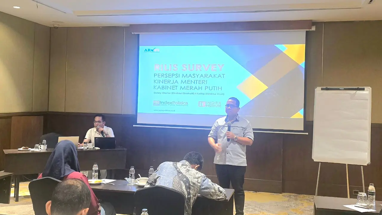Lembaga survei Index Politica merilis hasil survei nasional bertajuk “Satu Tahun Kinerja Presiden dan Menteri Kabinet Merah Putih Pemerintahan Prabowo–Gibran” dalam konferensi pers yang digelar di Hotel Sultan, Senayan, Jakarta, Senin (13/10) (Istimewa)