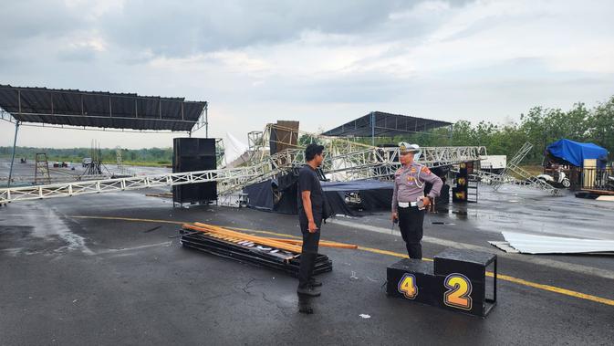 Hujan dan Angin Kencang Landa Gunungkidul, Rumah Warga hingga Arena Drag Race di Lanud Gading Ambruk