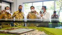 Menteri Koordinator Bidang Perekonomian Airlangga Hartarto pada acara Peluncuran Produksi Perdana Wuling Air EV di PT SAIC General Motors Wuling (SGMW) Motor Indonesia Cikarang, Jawa Barat, Senin (8/8/2022). (Dok Kemenko Perekonomian)