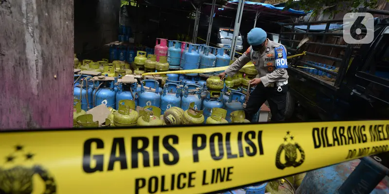 Polisi Gerebek Tempat Pengoplos Gas Bersubsidi di Jakarta Barat