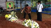 M Nuh melayat ke Hasyim Muzadi (Liputan6.com/ Ady Anugrahadi)