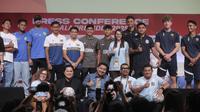 Konferensi Piala Presiden 2025 di SCTV Tower, Senayan, Jakarta Pusat, Jumat (4/7/2025). Acara tersebut juga dihadiri para perwakilan pemain dari enam klub peserta turnamen tersebut. (Bola.com/M Iqbal Ichsan)