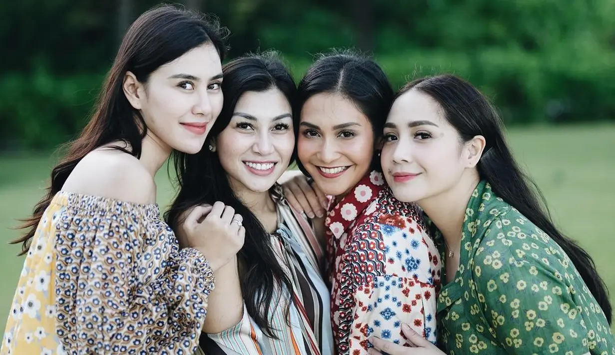 <p>Nagita Slavina, Caca Tengker, Syahnaz Sadiqah, dan Nisya Ahmad diketahui sedang berlibur ke Bali. Foto: Instagram.</p>