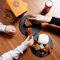 Moon Chicken by Hangry menghadirkan pilihan menu ayam goreng yang bikin lebih kenyang (Foto: Moon Chicken by Hangry)