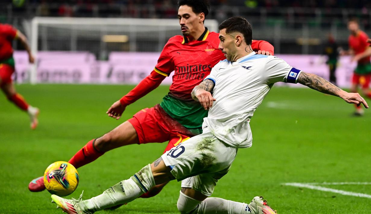 Babak pertama ditutup dengan keunggulan Lazio 1-0 atas AC Milan. (Piero CRUCIATTI/AFP)