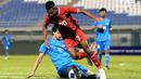 Pemain Timnas Indonesia U-17, Muhammad Aldyansyah Taher berebut bola dengan pemain Kepulauan Mariana Utara, Moushe Sikkel pada laga Grup G Kualifikasi Piala Asia U-17 yang berlangsung di Abdullah Alkhalifa Alsabah Stadium, Mishref, Kuwait, Jumat (25/10/2024) WIB. (Dok. PSSI)