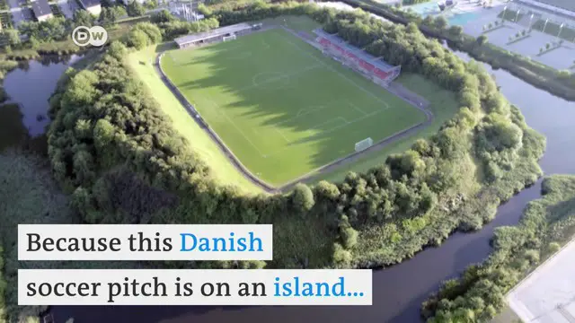 Berita video seri Life is a Pitch dari DW yang kali ini membahas stadion Ballerup Idraetspark, yang berdiri di atas sebuah pulau kecil di Denmark.