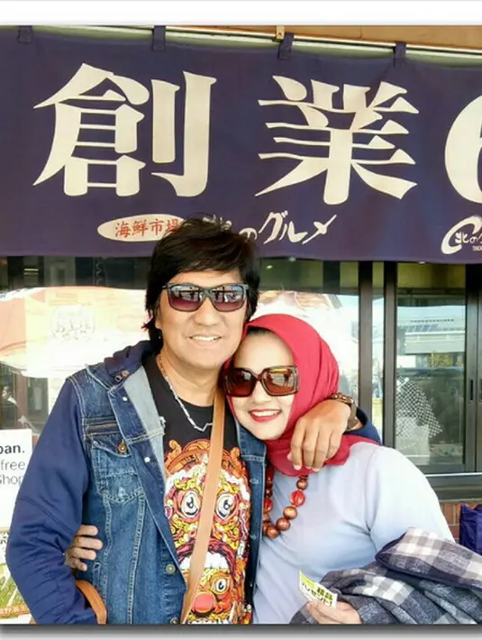 Liburannya ke Jepang kali ini juga sekaligus menjadi ajang nostalgia bagi suaminya. Saat ayah Ikang bertugas menjadi Deplu RI selama empat tahun. Hal itu terlihat dari akun intagramnya. (Instagram/marissahaque)