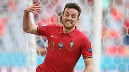 Kemampuan Diogo Jota dalam mencetak gol semakin terasah saat bersama Liverpool. Total sudah ada 32 gol yang ia lesatkan dalam dua musim terakhir. Jota juga menjadi salah satu penentu keberhasilan Portugal melaju ke babak final jalur C pada Jumat (25/3/2022) lalu. (AFP/Pool/Philipp Guelland)