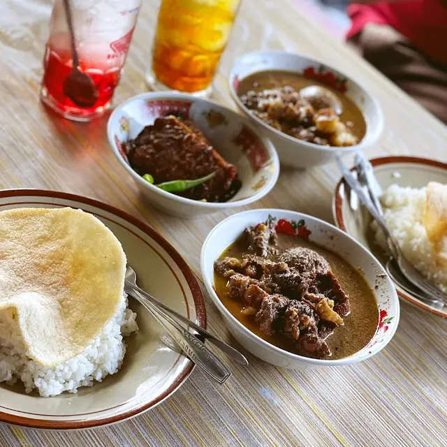 16 Rekomendasi Tempat Makan Enak Sekitar Alun‑Alun Kidul Jogja 2025, Tradisional & Kekinian