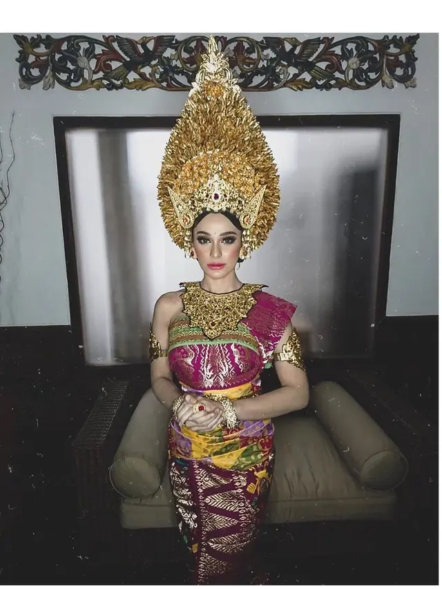 Cantik Mempesona, Ini Gaya Nora Alexandra Saat Memakai Mahkota Putri Bali
