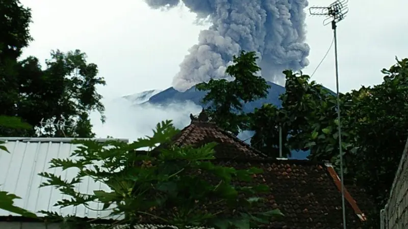 Gunung Agung erupsi lagi