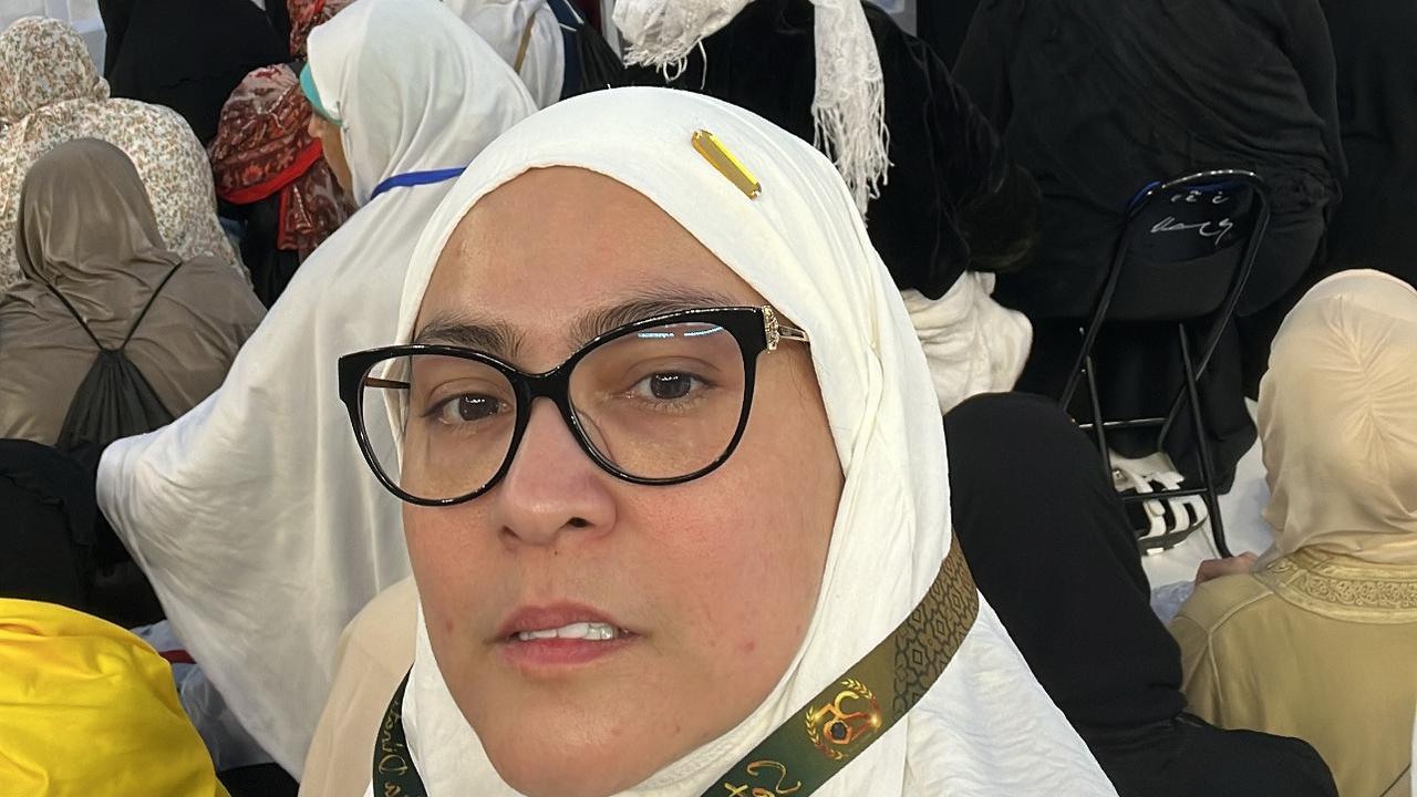 Umrah di Bulan Ramadan, Uya Kuya Perlihatkan Suasana Menunggu Buka Puasa di Depan Ka'bah