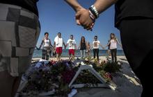 Duka kerabat doakan korban penembakan ISIS di Tunisia