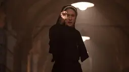 Masih sama seperti film sebelumnya, The Nun 2 akan kembali diperankan oleh Taissa Farmiga sebagai Suster Irene dan Valak yang diperankan oleh Bonnie Aarons. (Warner Bros. Pictures via AP)