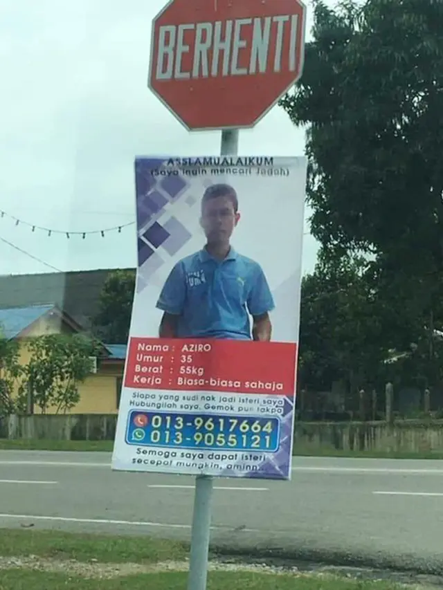Lupakan Situs Kencan Online, Pria Ini Cari Jodoh Lewat Spanduk
