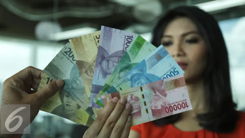 Sejak pagi hingga siang hari ini, rupiah bergerak di kisaran 13.339 per dolar AS hingga 13.355 per dolar AS. 