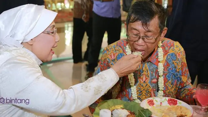 Nani Wijaya-Ajip Rosidi, dan Pernikahan Pasangan Lansia Lainnya