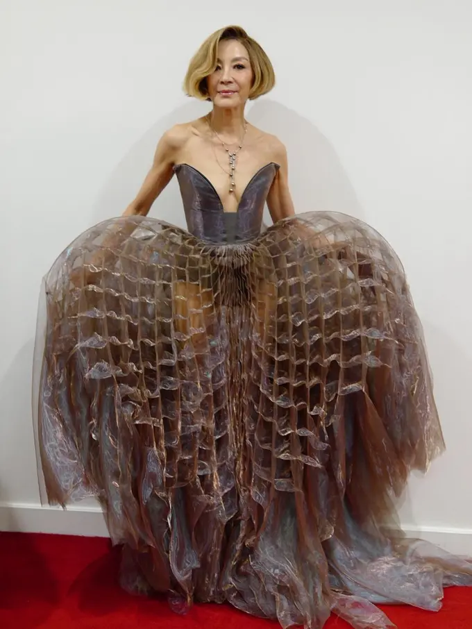 Michelle Yeoh saat Premier Wicked: For Good Singapura