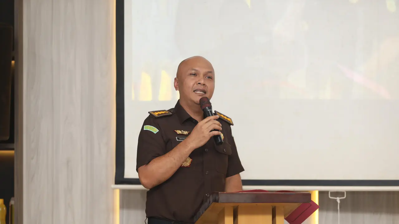 Asisten Jaksa Pembinaan Kejaksaan Tinggi Yogyakarta mengisi kegiatan Sound of Justice yang digelar di pelataran parkir Fakultas Hukum Universitas Gadjah Mada (UGM). (Istimewa)