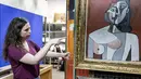 Lukisan-lukisan karya Pablo Picasso dan Gustav Klimt termasuk di antara karya seni berharga yang dipindahkan oleh Museum Seni Tel Aviv ke "brankas" -- ruang bawah tanah yang aman yang dimaksudkan untuk melindungi dari serangan rudal. (Oren ZIV / AFP)