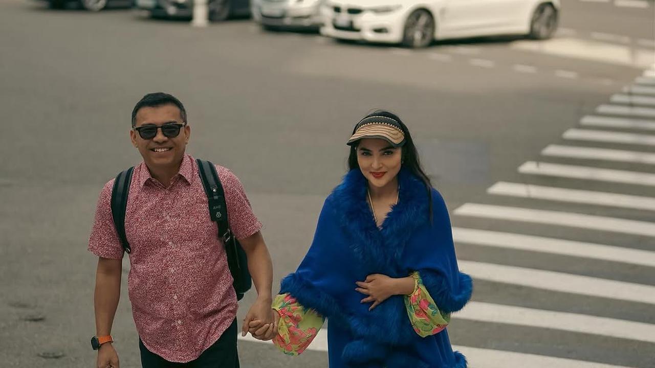 5 Potret Mesra Ashanty dan Anang Hermansyah Liburan di Monaco, Tampil Serasi