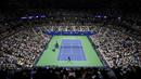 Laga yang berlangsung di Athur Ashe Stadium berjalan sengit. (AFP/Getty Images/Jamie Squire)
