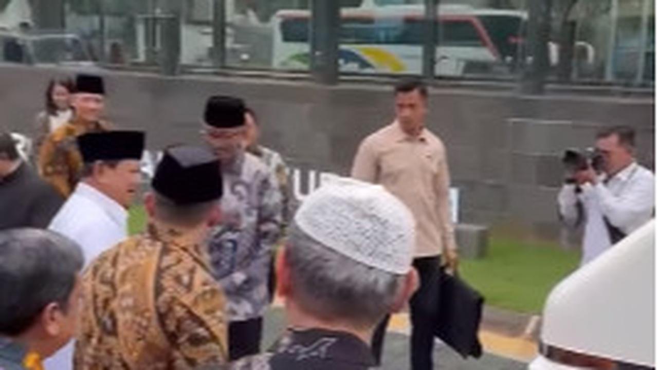 Terkejut Prabowo Ketika Disalami Jusuf Hamka Bos Jalan Tol Mualaf