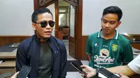 Dai kondang Gus Miftah bertemu dengan Wali Kota Solo Gibran Rakabumign Raka di Balai Kota Solo, Selasa (18/7).(Liputan6.com/Fajar Abrori)