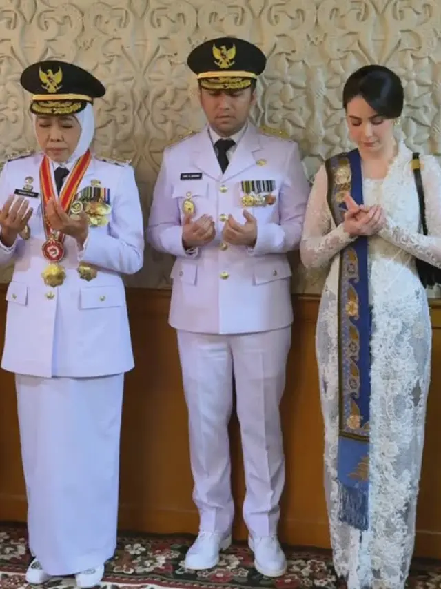 Pesona Cantik Arumi Bachsin Jinjing Tas Branded Lokal Seharga Rp12 Jutaan di Pelantikan Kepala Daerah