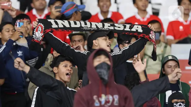 Saksikan Laga Kualifikasi AFF 2022, Suporter Padati Tribun Gelora Bung Karno Jakarta